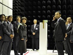 電波無響室にて 電波無響室にて