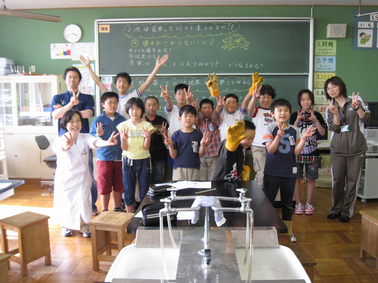 参加してくれた子供たちと講師の記念撮影