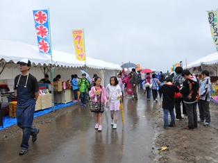 多くの屋台が軒を連ねました