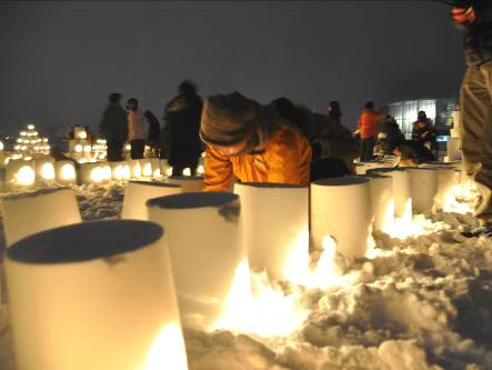 ミニかまくらに火を灯す ミニかまくらに火を灯す