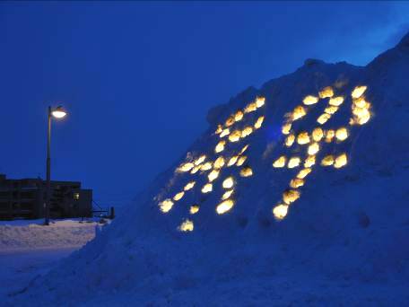 浮かびあがる「絆」の文字 浮かびあがる「絆」の文字