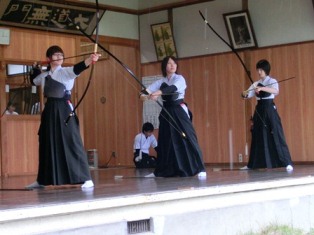 競技中の様子(中央が渡辺さん)
